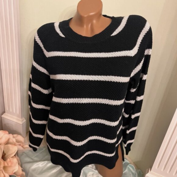 Time & Tru. Size M. 8-10, Black white Pullover sweater. Cotton Poly. B65 - Picture 1 of 3
